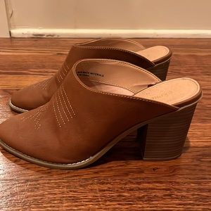 Faux leather healed mule